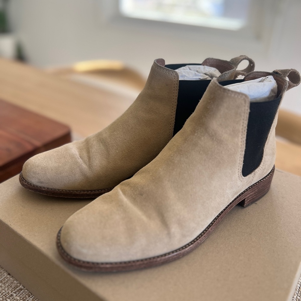 Madewell Chelsea Boots in Desert